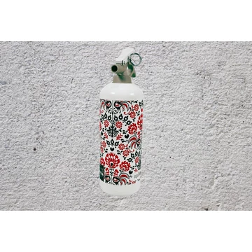 Különböző típusú kézi tűzoltó készülékek, beleértve a porral, habbal és gázzal oltókat