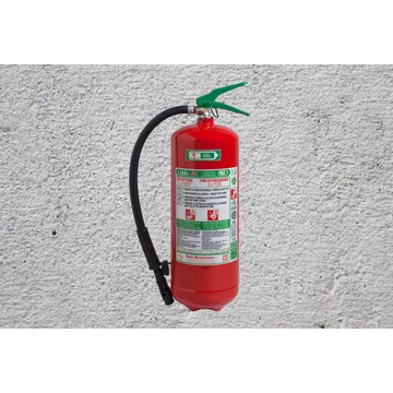 Különböző típusú kézi tűzoltó készülékek, beleértve a porral, habbal és gázzal oltókat