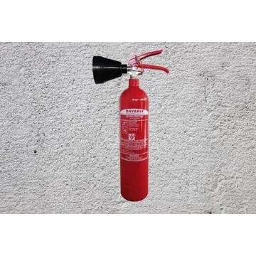 Különböző típusú kézi tűzoltó készülékek, beleértve a porral, habbal és gázzal oltókat