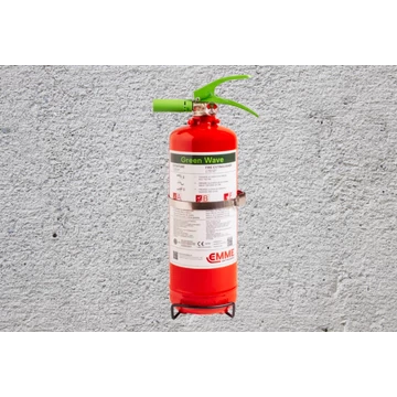 Különböző típusú kézi tűzoltó készülékek, beleértve a porral, habbal és gázzal oltókat