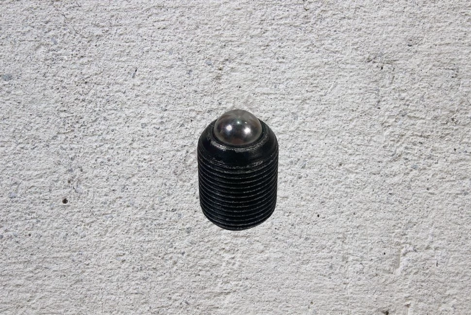 Tűzgátló ajtó golyós csavar