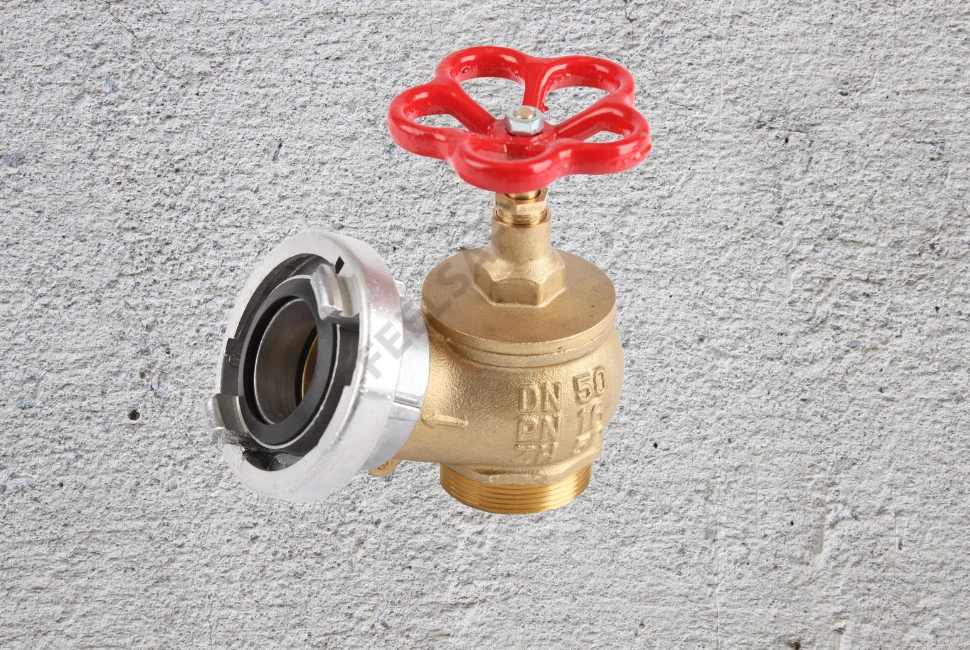 Tűzcsap rendszer és kulcsok, valamint szerszámok és szerelvények