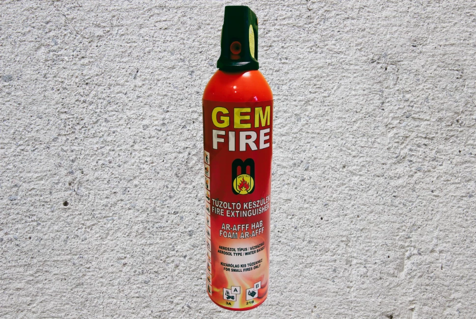 Tűzoltó spray és készülék aeroszol habbal oltó