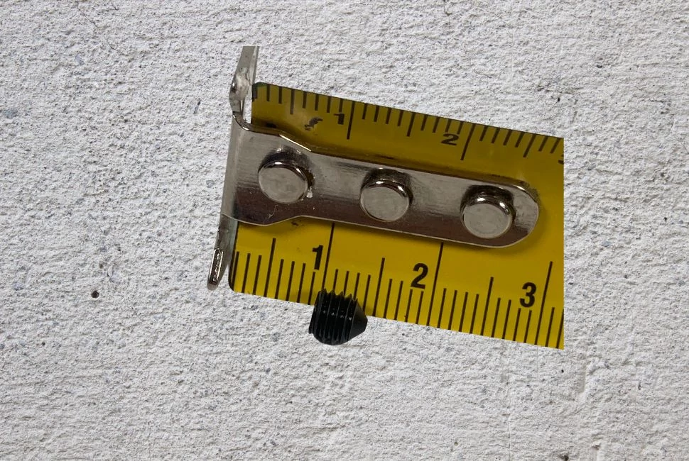 Tűzgátló ajtó rugós pánt csavar