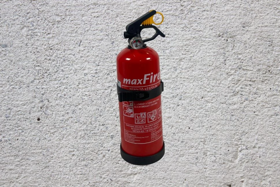Maxfire 1 kg-os ABC porral oltó kézi tűzoltókészülék 8A 34B C oltásteljesítménnyel - ajándék tartóval