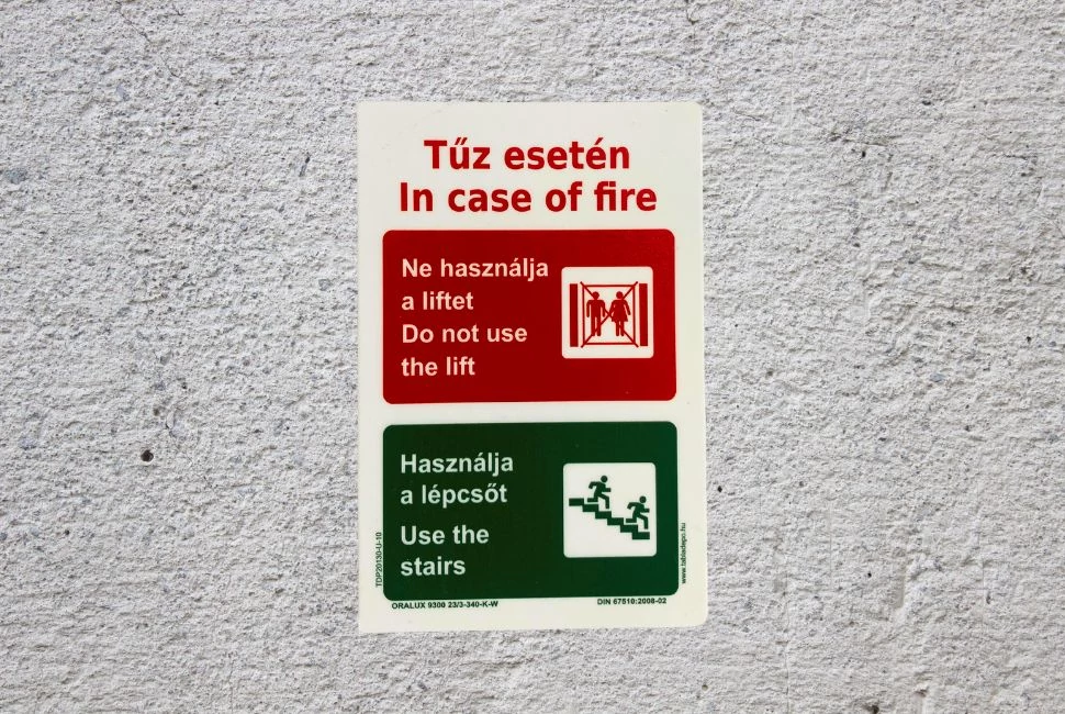 Felvonó tűzeseti használata piktogram 100 mm x 150 mm PVC