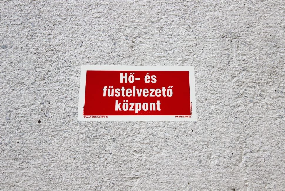 Hő és füstelvezető központ piktogram 200 mm x 100 mm PVC
