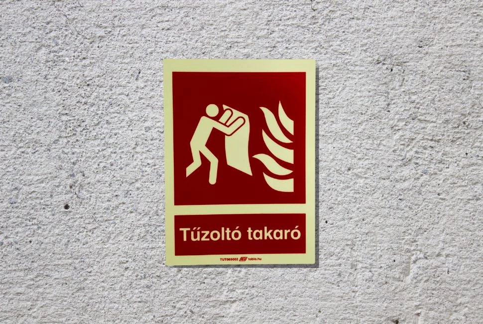Tűzoltó takaró piktogram több kivitelben 150 mm x 150 mm PVC